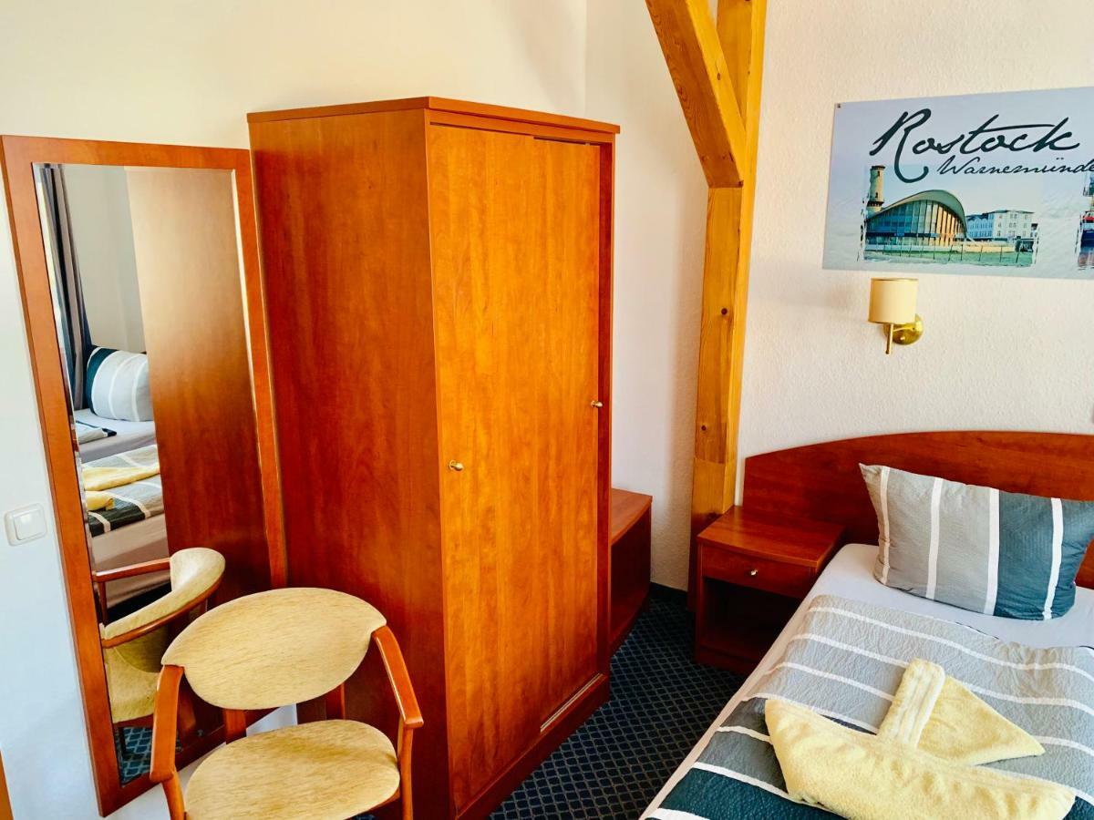 Hotel-Pension "Petridamm" Rostock Dış mekan fotoğraf
