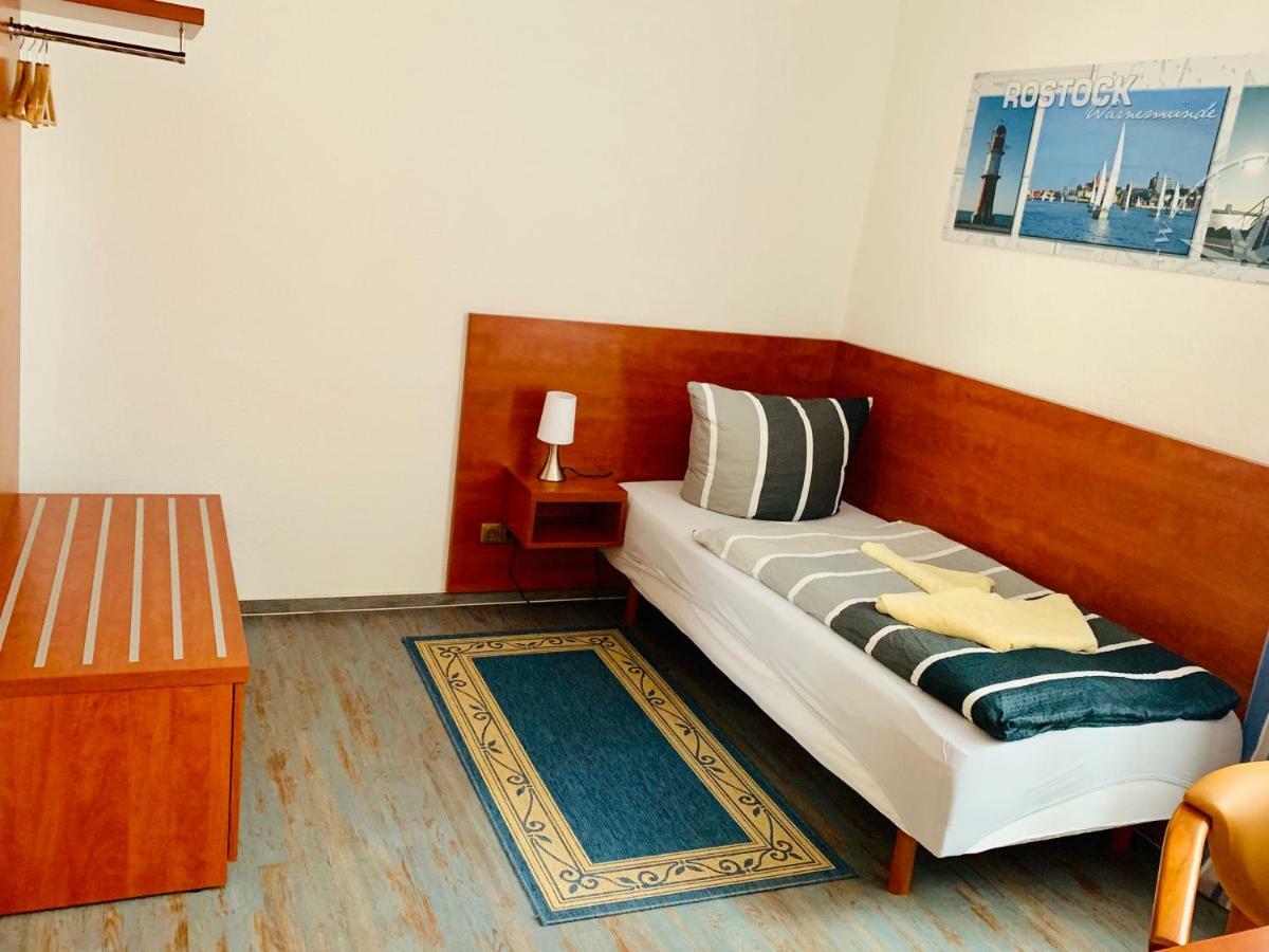 Hotel-Pension "Petridamm" Rostock Dış mekan fotoğraf