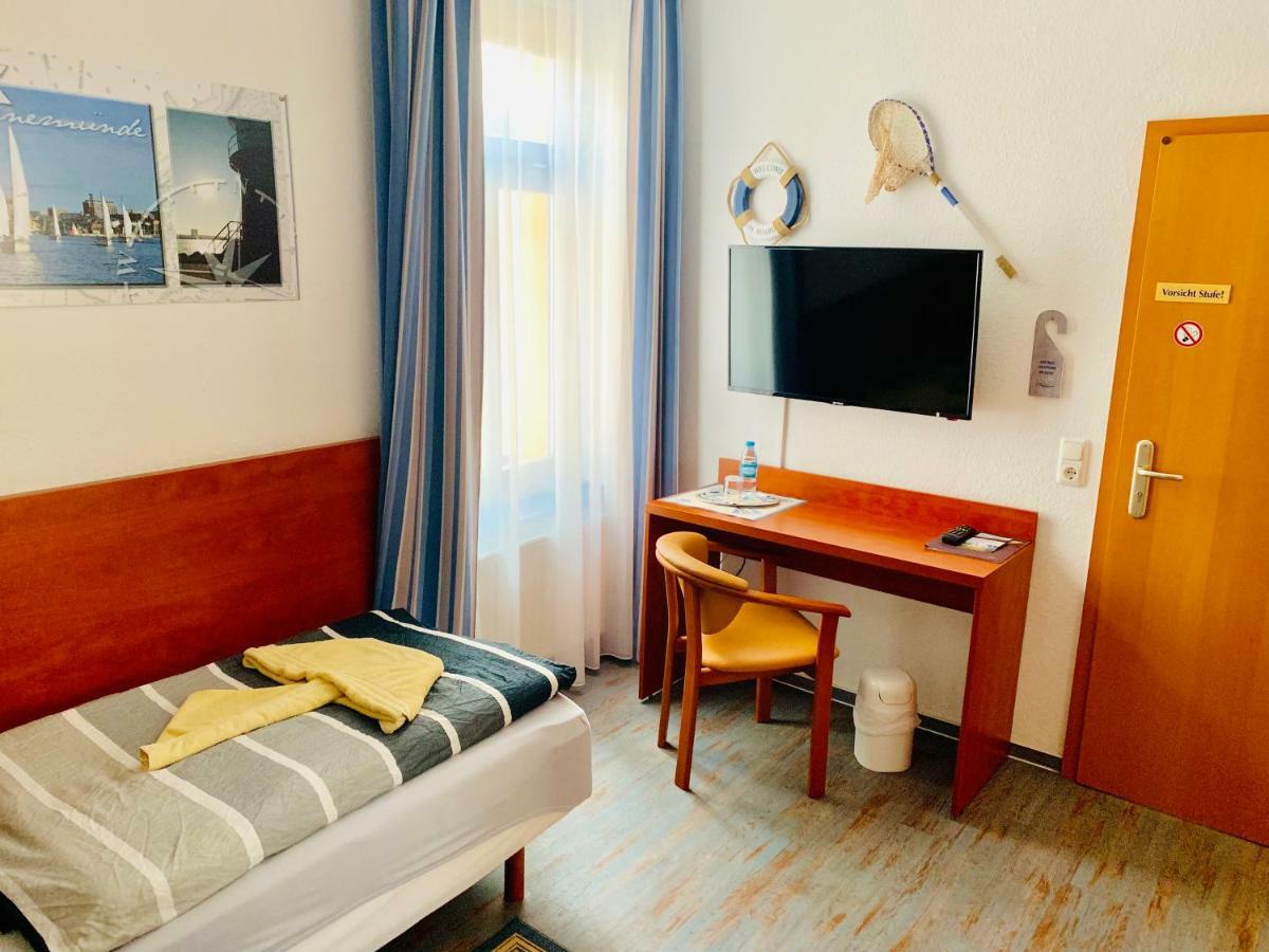 Hotel-Pension "Petridamm" Rostock Dış mekan fotoğraf