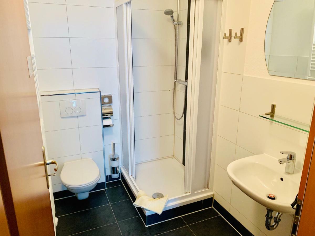 Hotel-Pension "Petridamm" Rostock Dış mekan fotoğraf